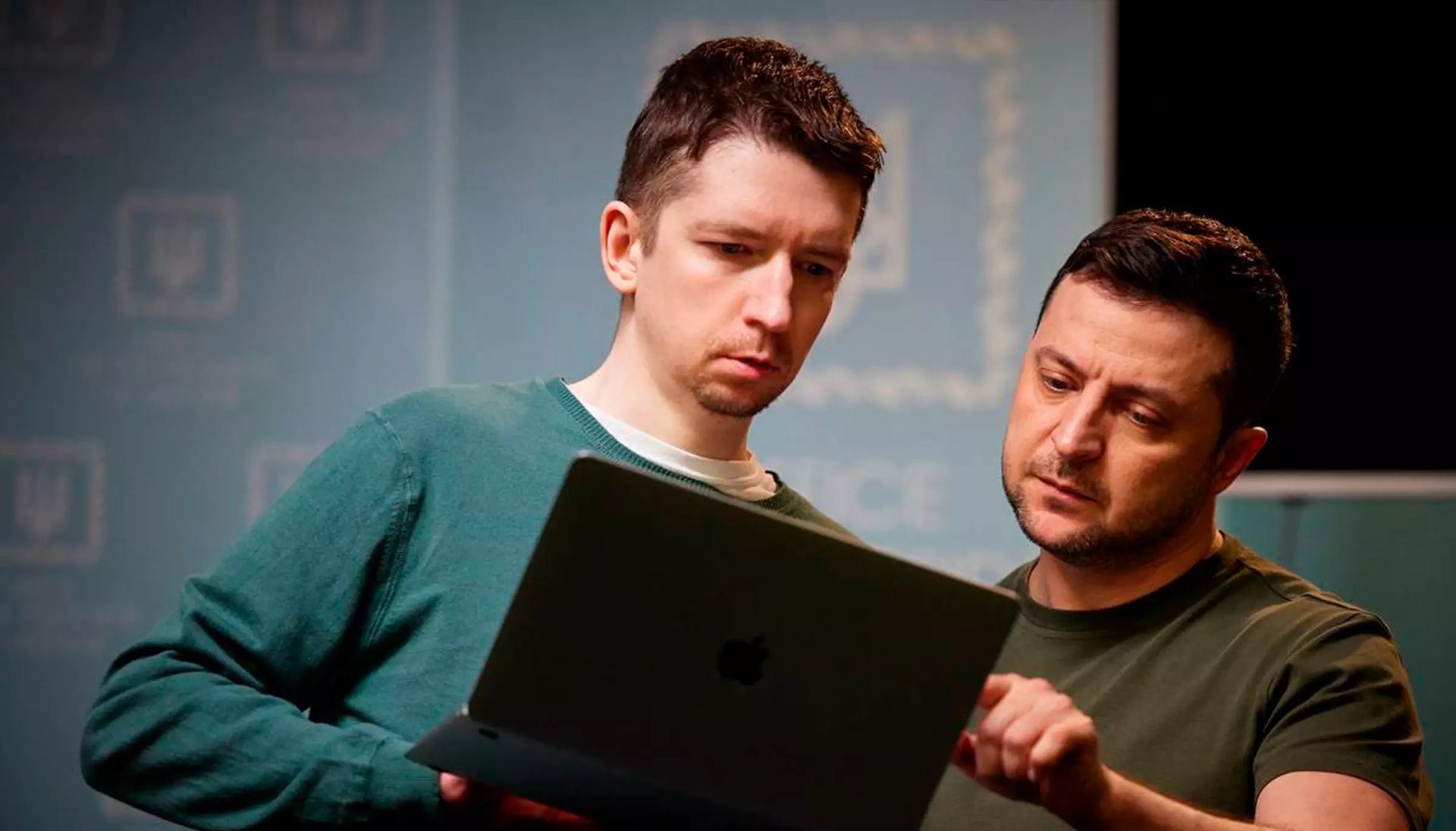 Дмитрий Литвин фактически опроверг заявление Михаила Подоляка относительно буферной зоны на Донбассе. Дмитрий Литвин фактически опроверг заявление Михаила Подоляка относительно буферной зоны на Донбассе.