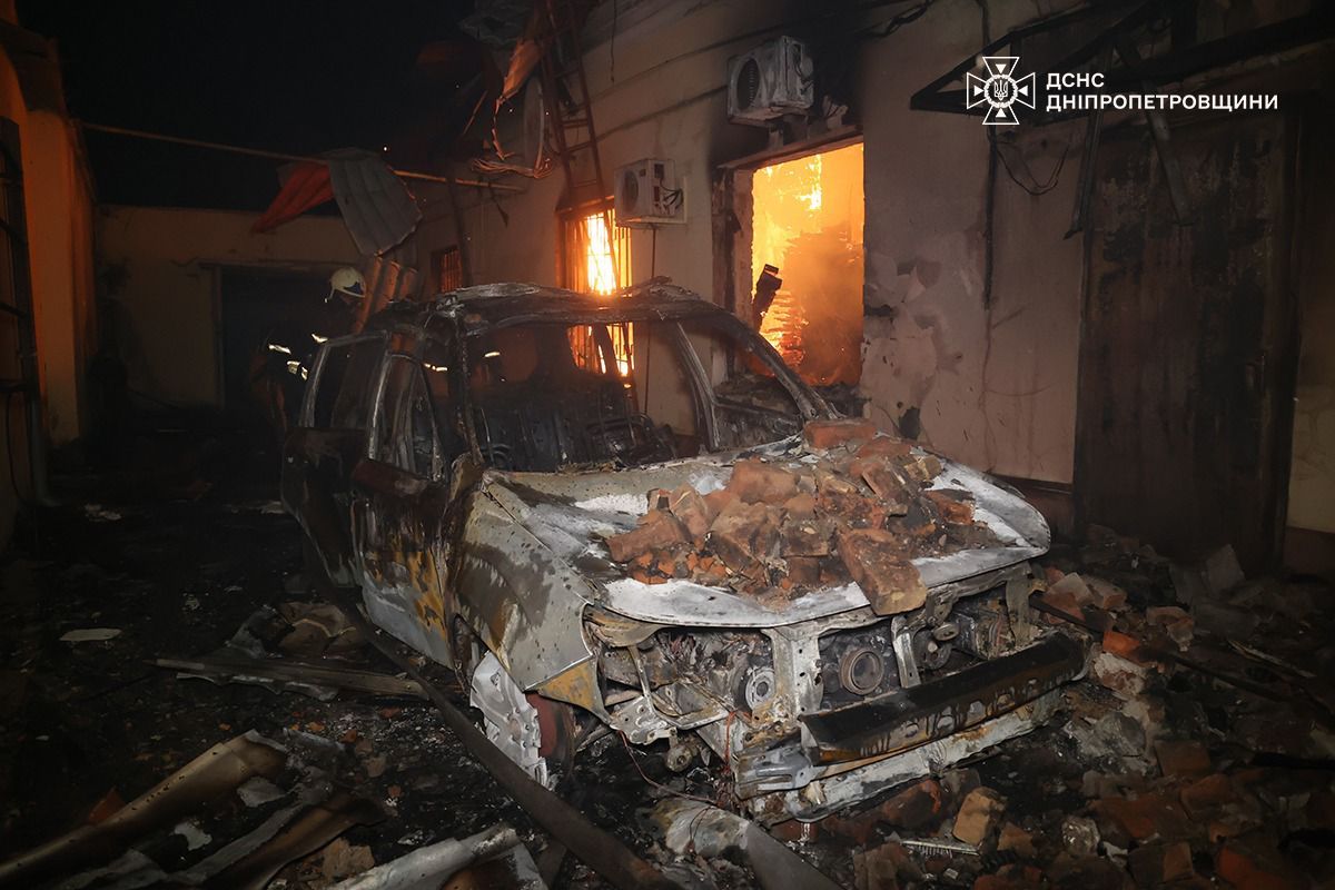 Обстрелы Днепропетровщины: из-за российских ударов ранены, вспыхнули пожары 2