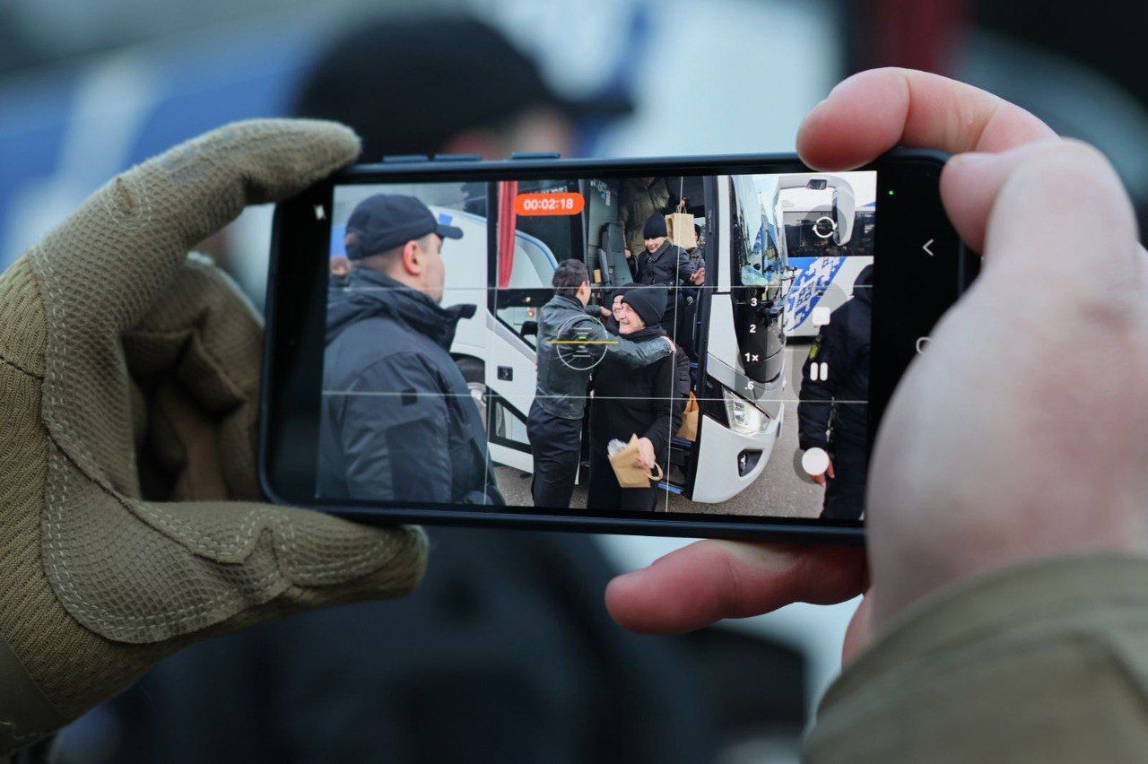 Буданов особисто зустрічав звільнених з полону. Фото: t.me/Koord_shtab Буданов особисто зустрічав звільнених з полону. Фото: t.me/Koord_shtab