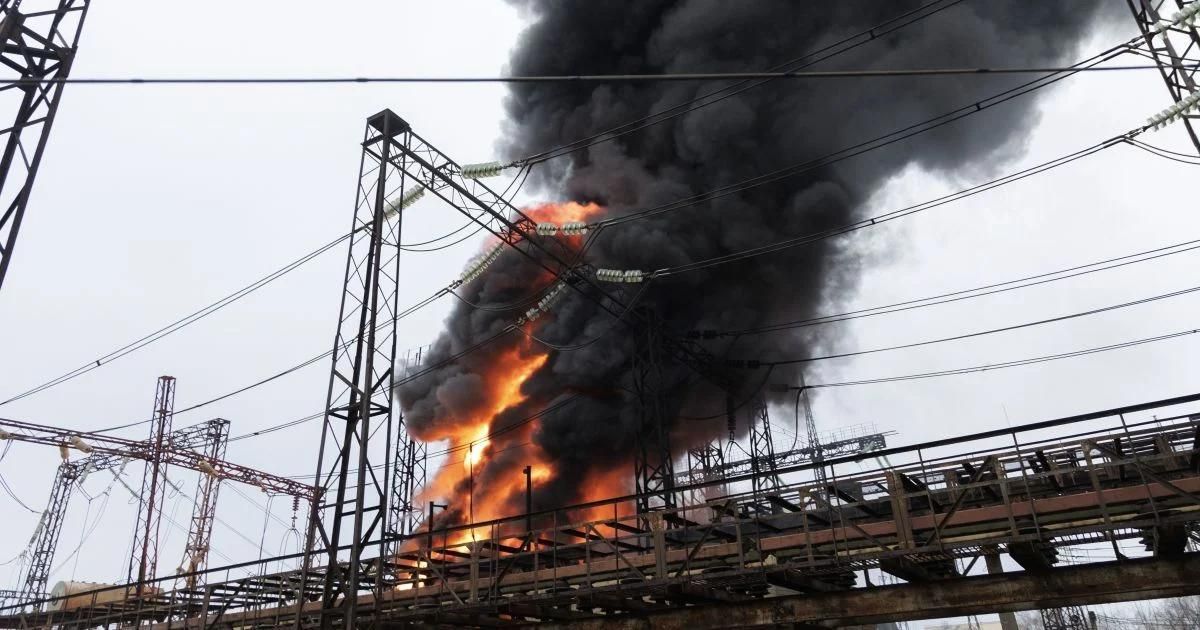 Повреждённая врагом электроподстанция в Одессе: город погрузился в темноту Повреждённая врагом электроподстанция в Одессе: город погрузился в темноту