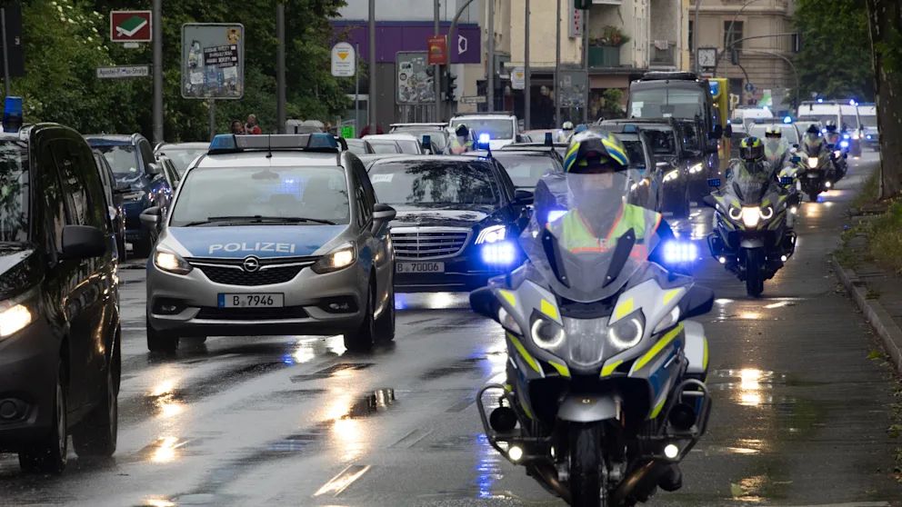 Зеленский в Берлине: немецкие силовики приняли беспрецедентные меры безопасности, центр города перекрыт, всюду снайперы 4