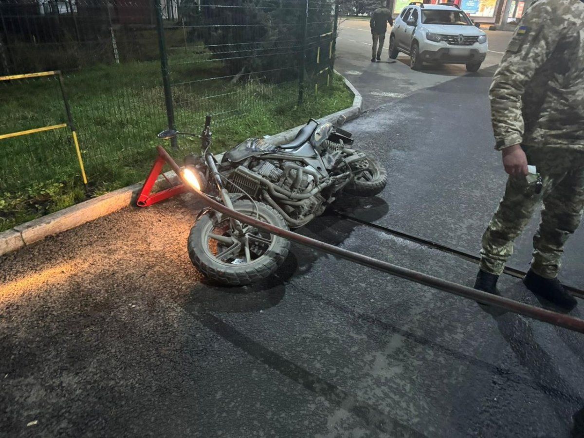 Мотоцикл "втікача". Фото: ДПСУ Мотоцикл "втікача". Фото: ДПСУ