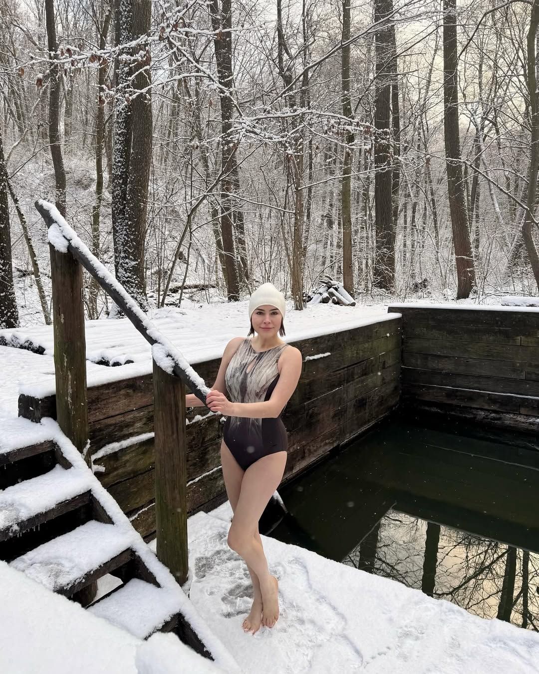 Тепер обов'язково в будь-яку погоду і пору року приймаю крижані джерельні ванни Тепер обов'язково в будь-яку погоду і пору року приймаю крижані джерельні ванни