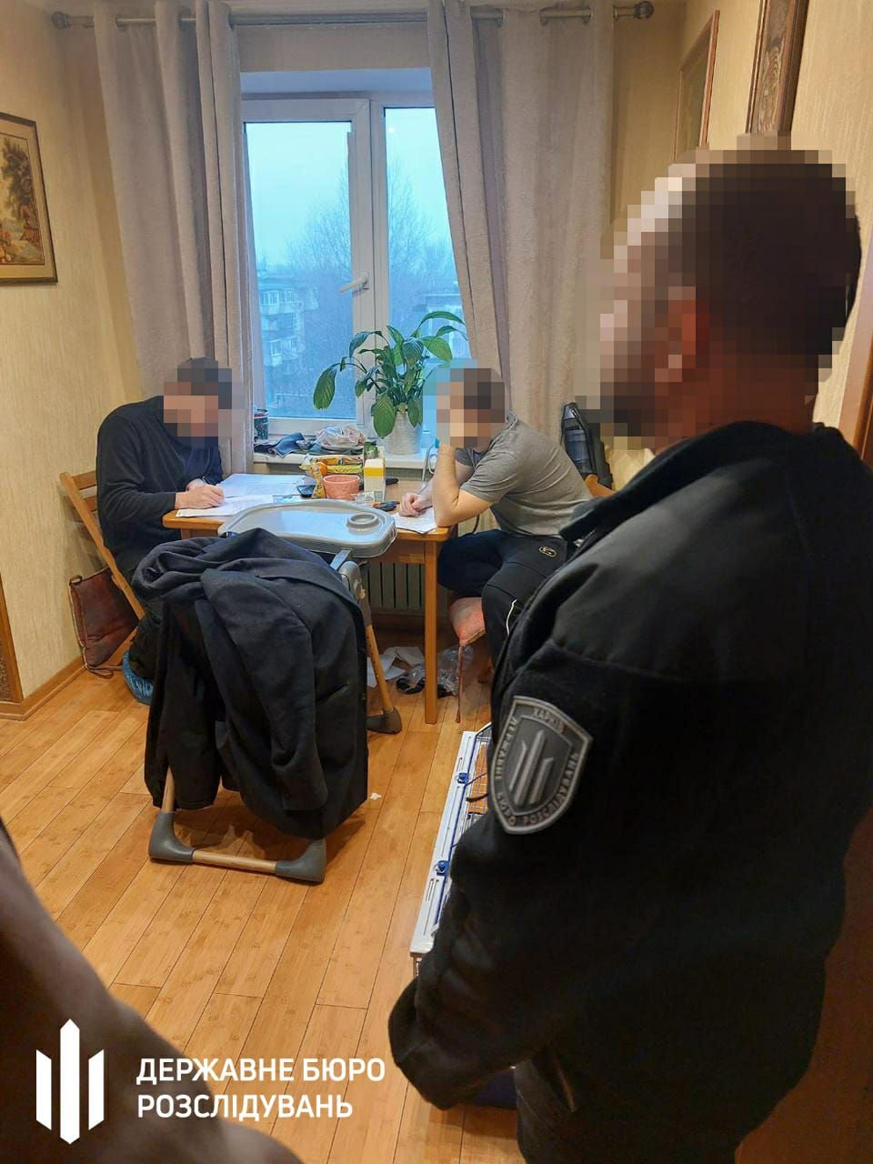 Организатор переправки уклонистов за границу попался на изготовление фейковой справки