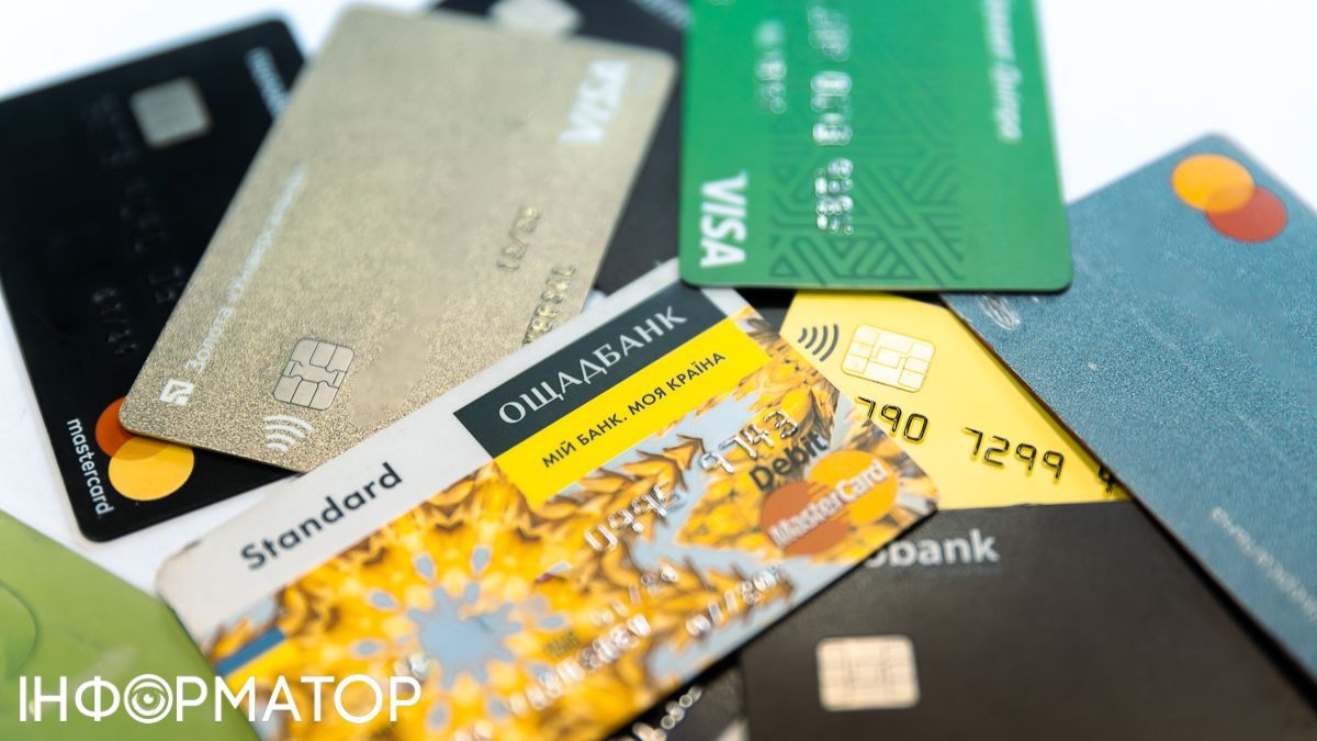 Тарифи, штрафи, блокування: юрист про карткові угоди найбільших банків, які майже ніхто не читає