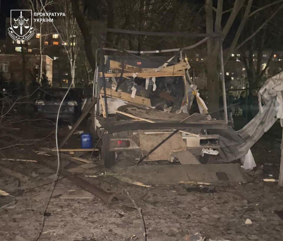 Враг снова бьет по гражданским: в Одесском районе в результате ночной атаки дронов пострадали восемь человек 2