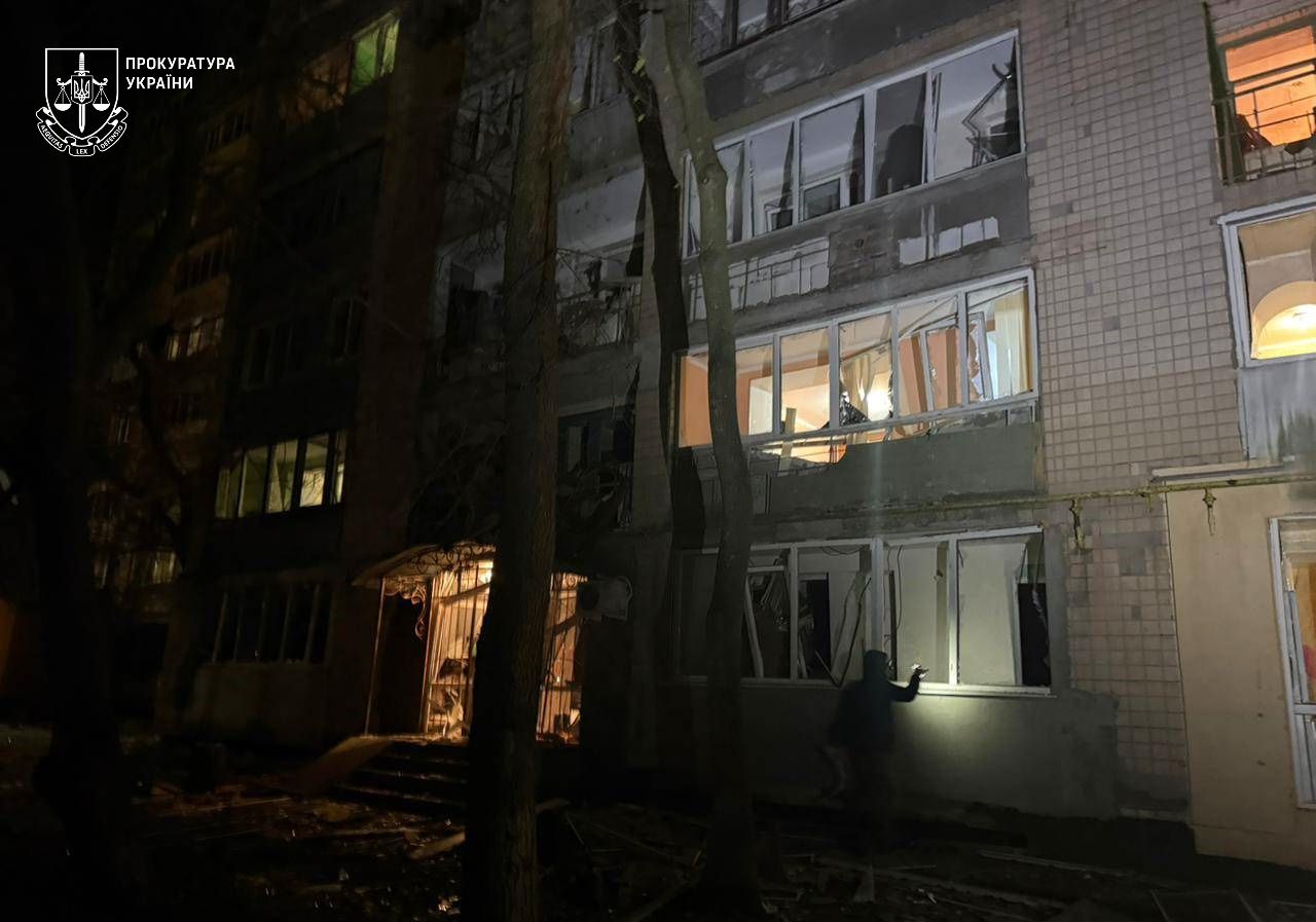 Враг снова бьет по гражданским: в Одесском районе в результате ночной атаки дронов пострадали восемь человек 1