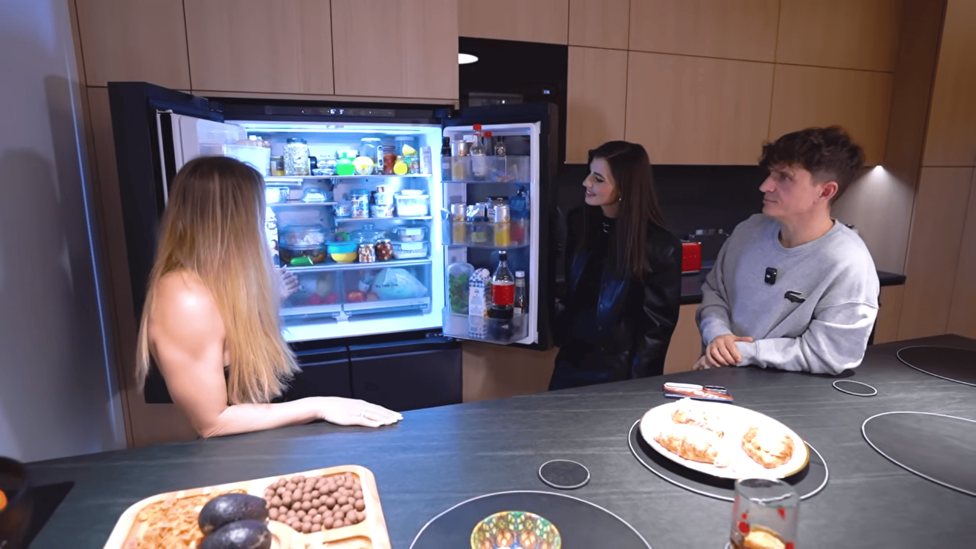 Подружжя має унікальний холодильник - такий в Україні один