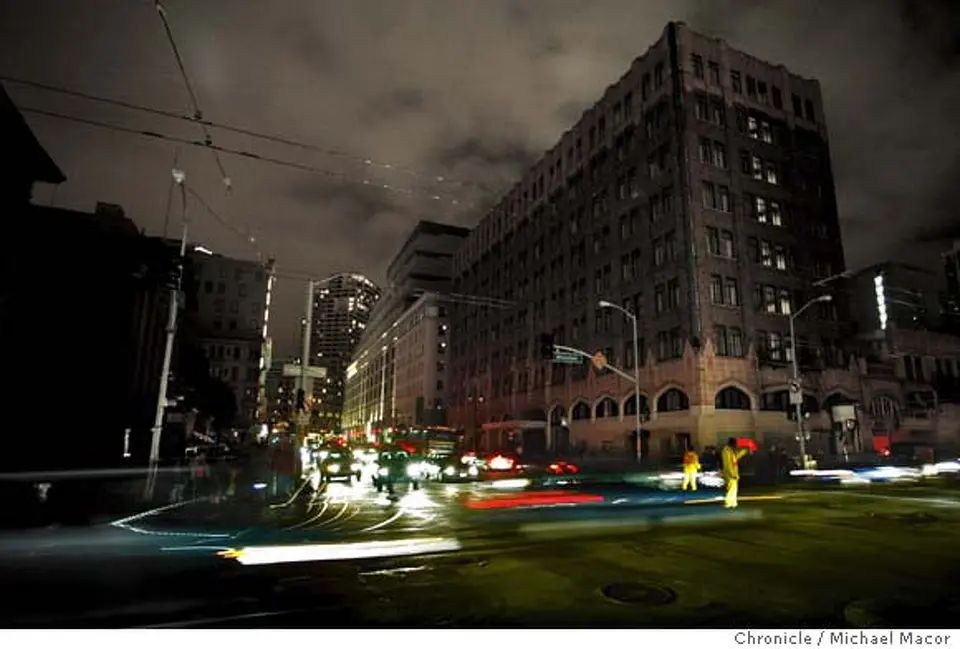 В Сан-Франциско произошел блекаут: 130 тысяч человек остались без света 5