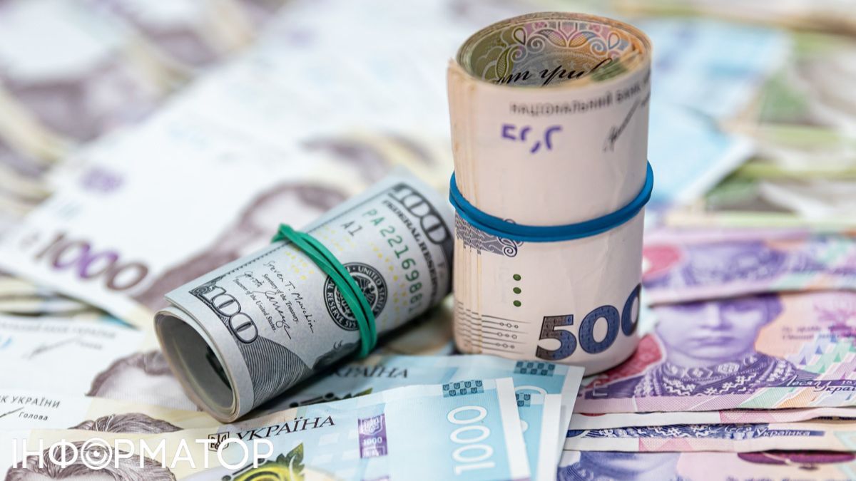 Тиск на гривню посилюється: експерт дав прогноз курсу євро та долара