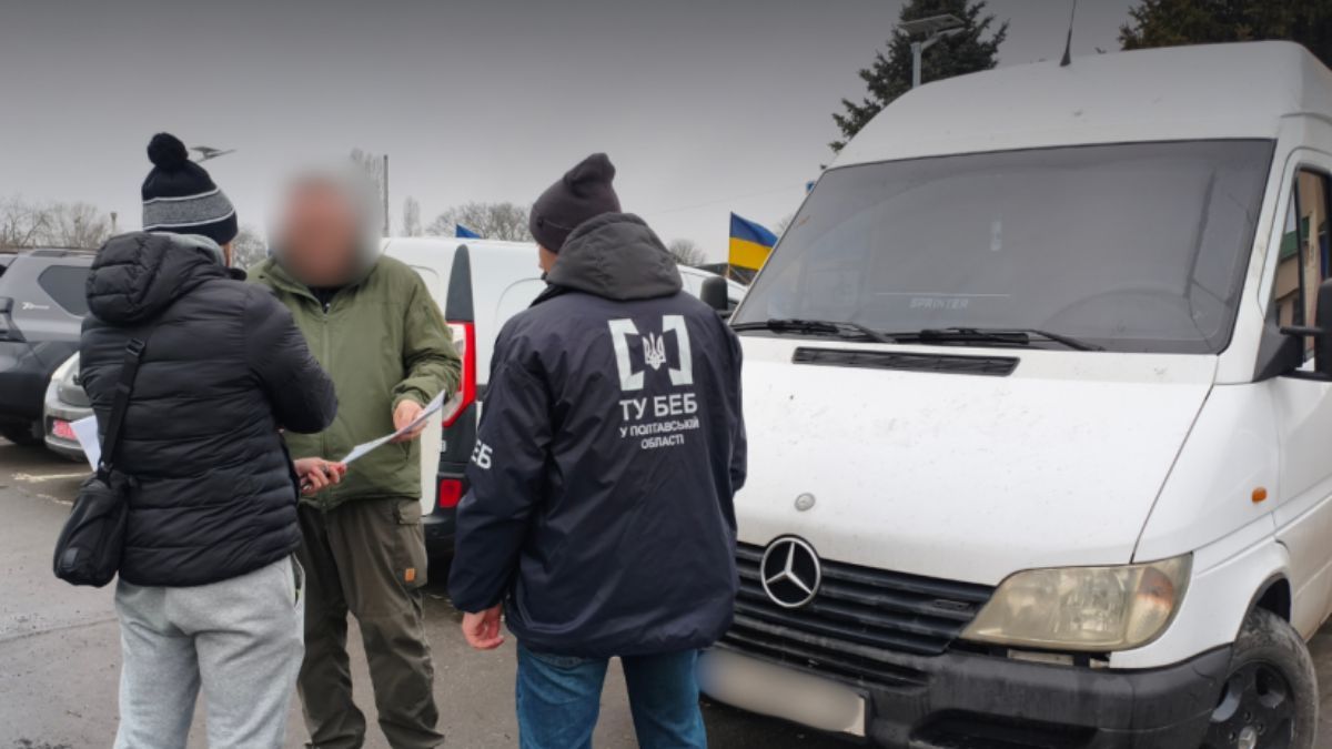 У Полтаві детективи БЕБ передали військовим авто, яке було знаряддям злочину
