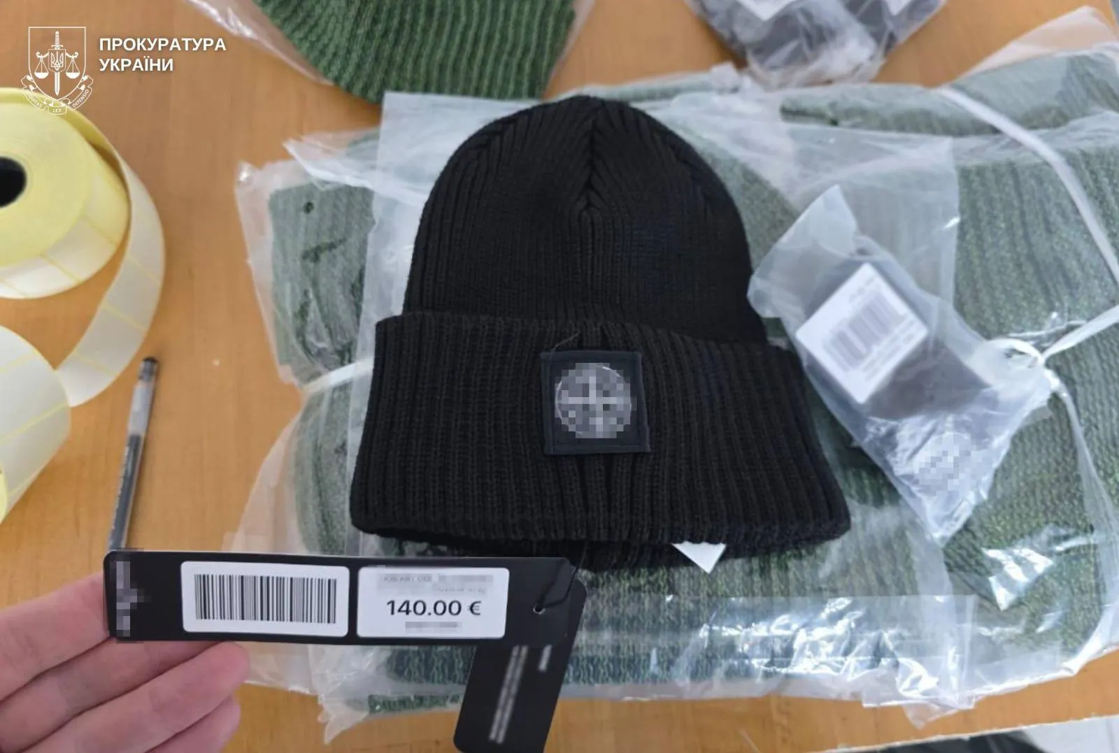 На Львівщині викрили цех, де виготовляли підробки преміального одягу: в Генпрокурорі розповіли деталі 4