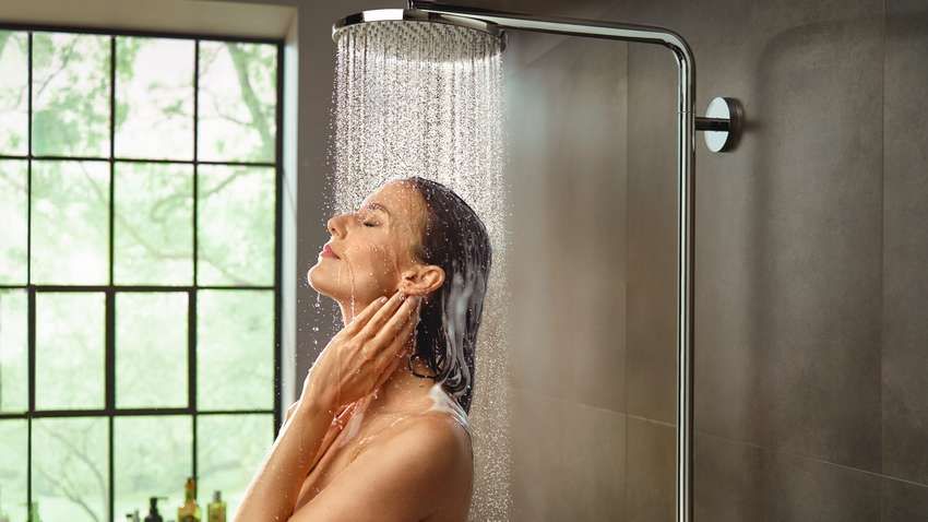 Душевая дилемма: какой душ действительно полезнее – горячий или холодный.
