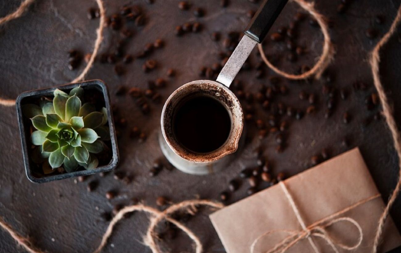 Додавати гущу до грунту треба обережно