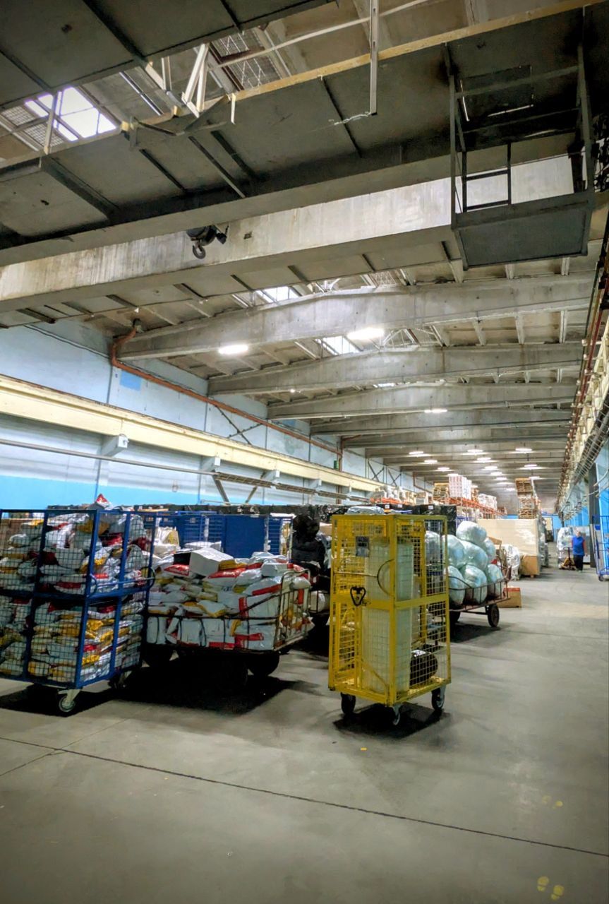 Різдвяна казка від Укрпошти:  Інформатор придбав скирду гною за 15 тисяч гривень на аукціоні незатребуваних посилок 2