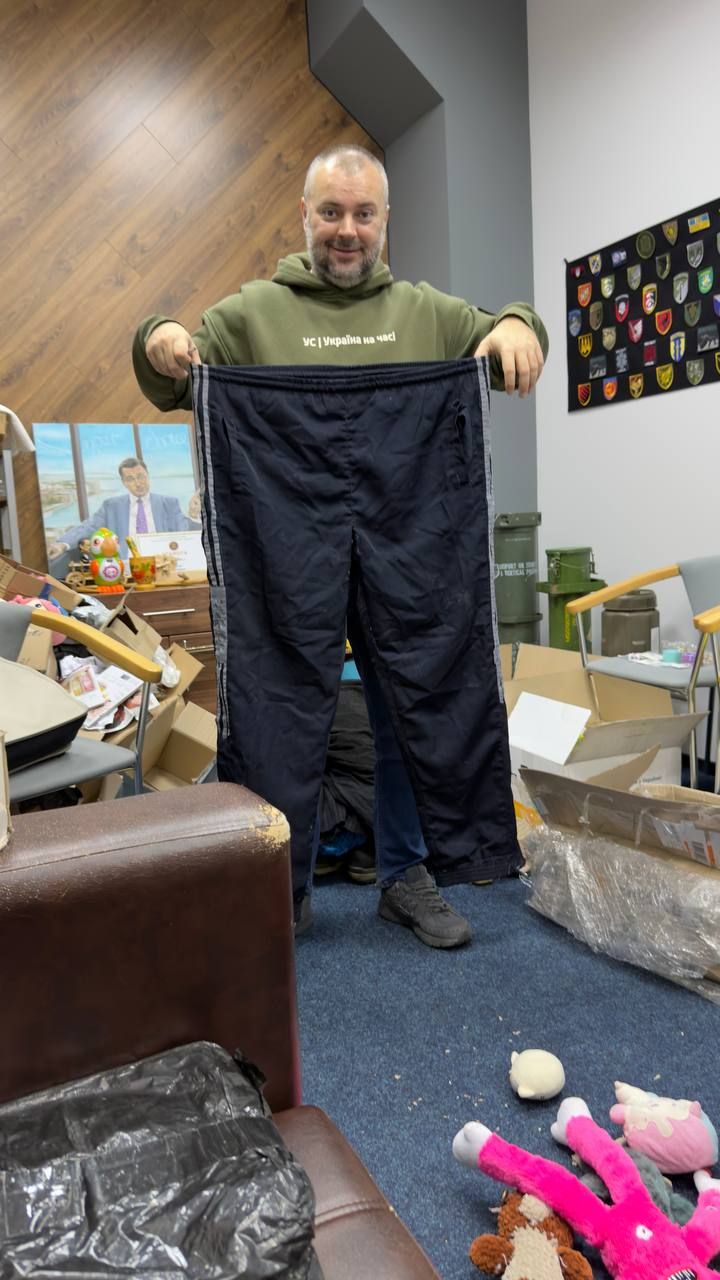 Різдвяна казка від Укрпошти:  Інформатор придбав скирду гною за 15 тисяч гривень на аукціоні незатребуваних посилок 3