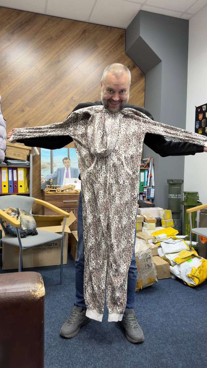 Різдвяна казка від Укрпошти:  Інформатор придбав скирду гною за 15 тисяч гривень на аукціоні незатребуваних посилок 9