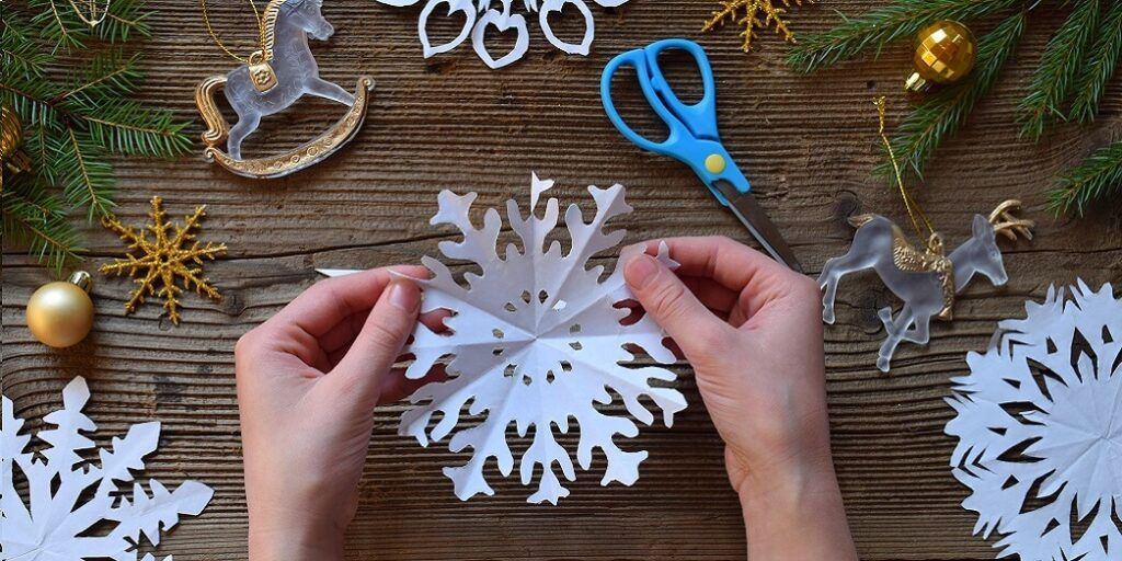 Какой сегодня, 27 декабря, праздник: День вырезания снежинок и фруктового кекса 4