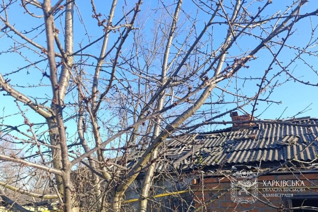 У Золочіві побиті дахи будинків, потрощені вікна