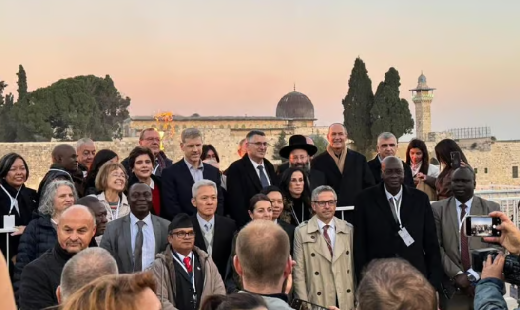 Український посол опинився у центрі скандалу в Ізраїлі: Корнійчук пішов з офіційного заходу - Ynet 1