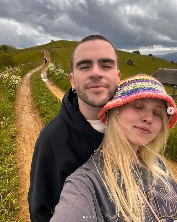 Цього року після трьох років стосунків Wellboy розстався зі стилісткою Яною Савченко