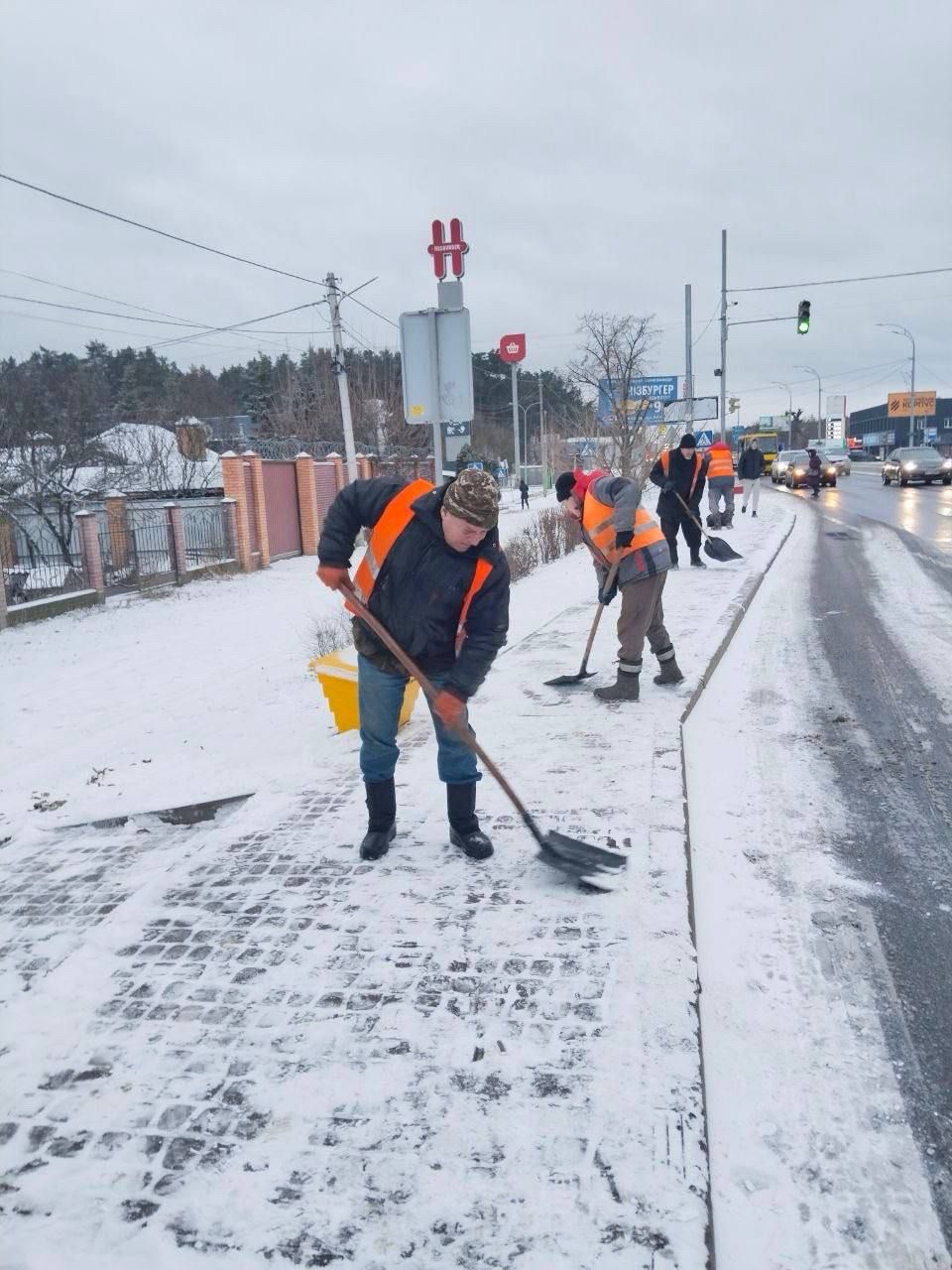 У Броварах працюють комунальники У Броварах працюють комунальники