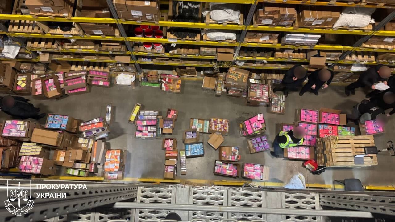 Контрабанды на 10 миллионов: в пригороде Харькова нашли секретный состав электронных сигарет из Китая.