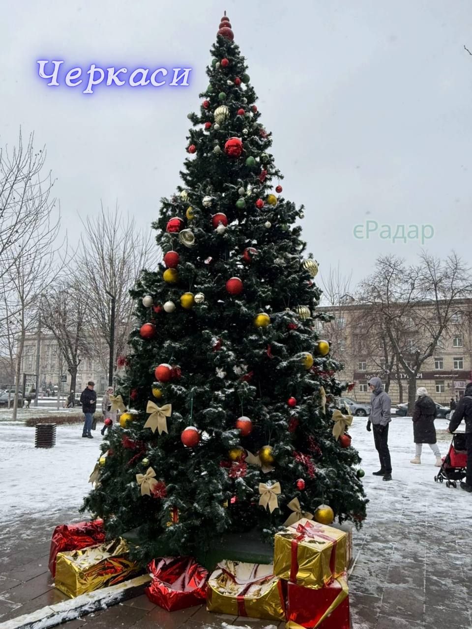 Від ялинки в Краматорську - сльози на очах, а найпафосніша - в Кривому Розі: новорічний рейтинг 8