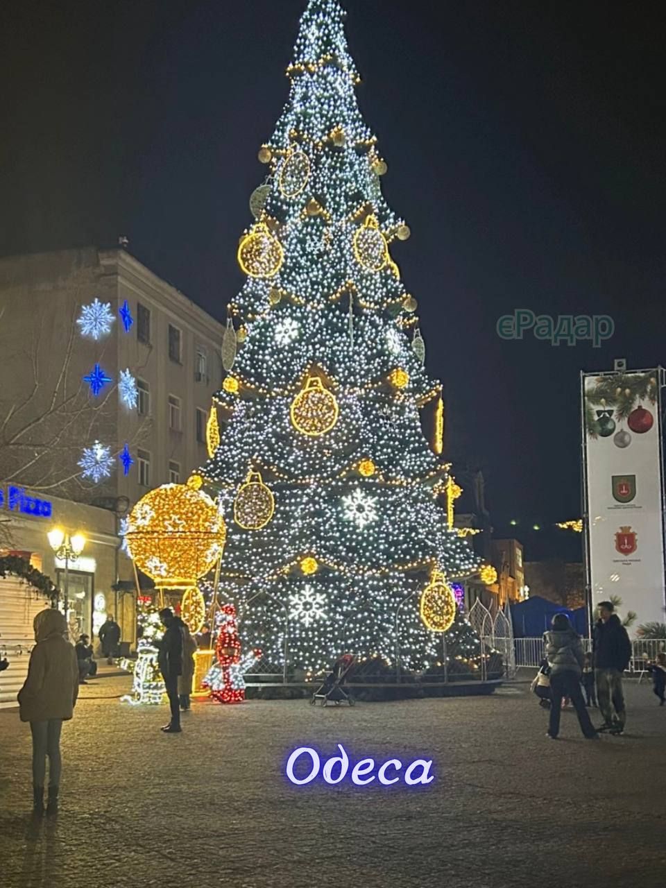 Від ялинки в Краматорську - сльози на очах, а найпафосніша - в Кривому Розі: новорічний рейтинг 7