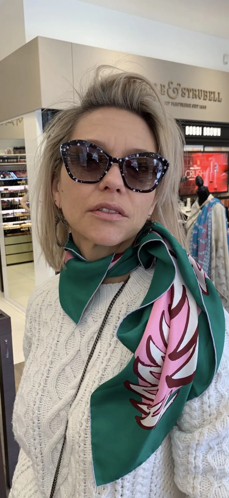 52-річна художниця Зінаїда Кубар через соцмережі відстоює «право» свого 26-річного коханого сержанта не служити ніде, окрім Києва, - ЗМІ 1