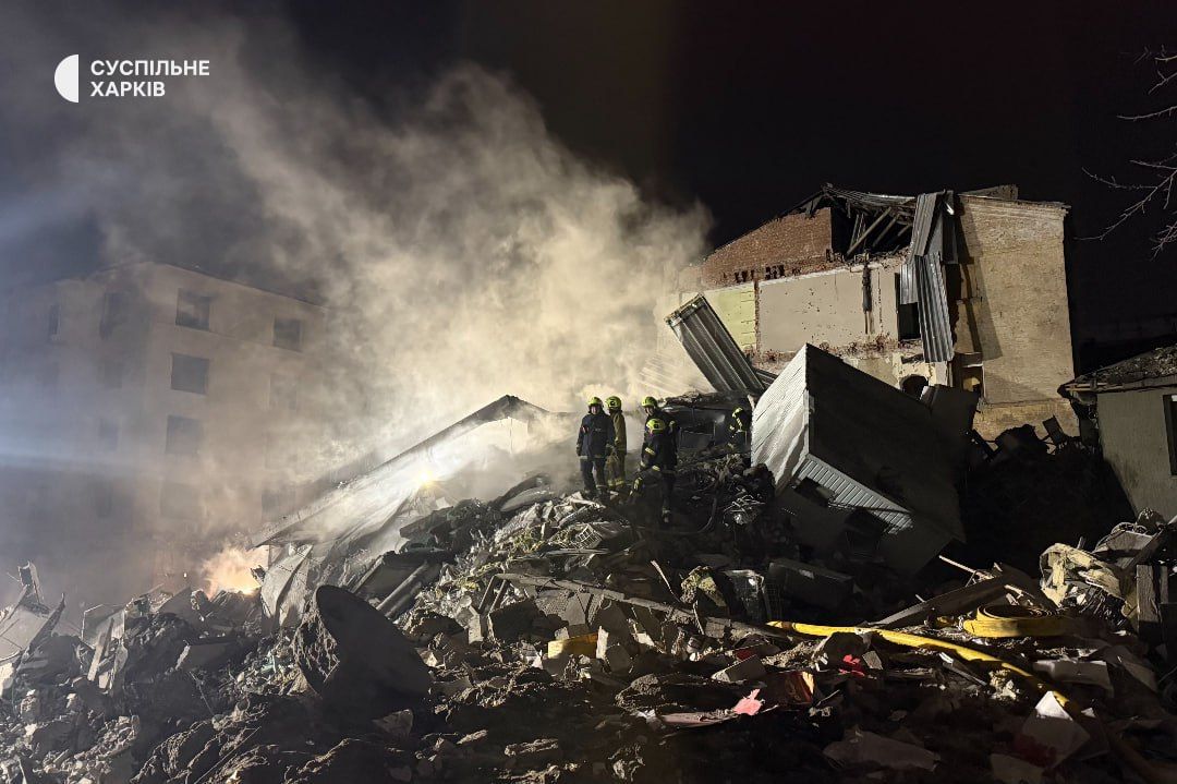 У Харкові під завалами будинку знайшли тіло жінки: загибла може бути мамою вбитого РФ хлопчика 1