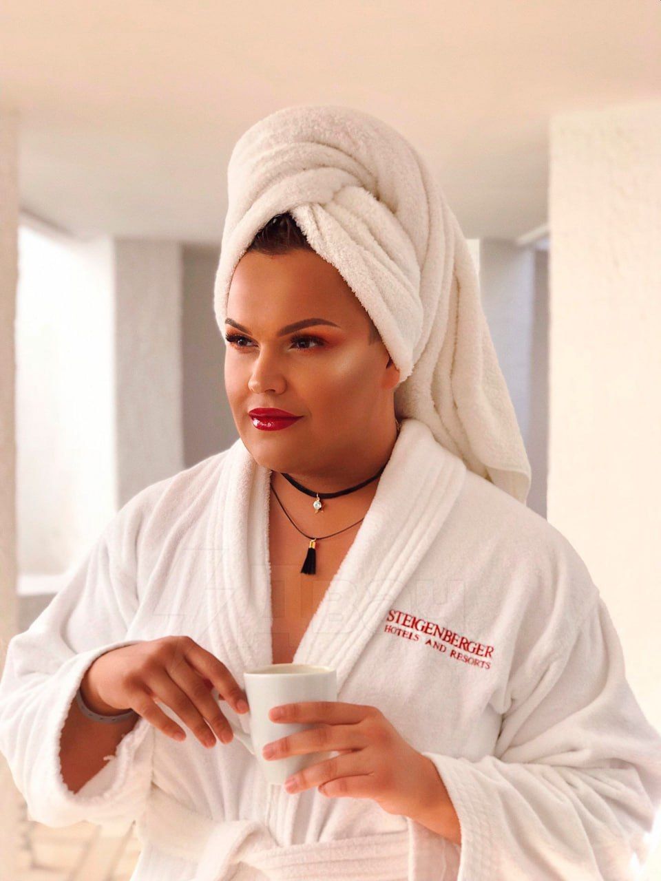 Епатажний російський б'юті-блогер Епатажний російський б'юті-блогер