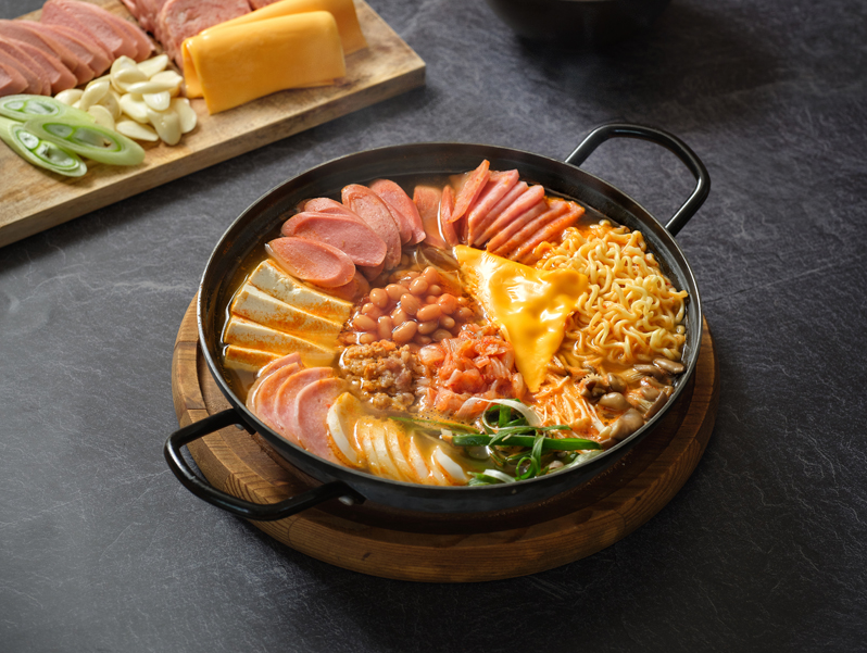 Контраст по-корейски: пока Ким Чен Ин лакомится деликатесами, народу запрещен даже суп 1