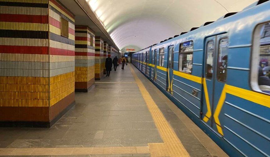Метрополітен має чимало переваг для пассажирів та розвантажує дороги Яке сьогодні, 10 січня, свято: Всесвітній день метро та своєрідних людей 2
