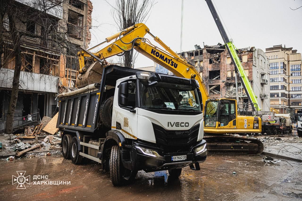 Розбір завалів ще продовжується. Фото: ДСНС
