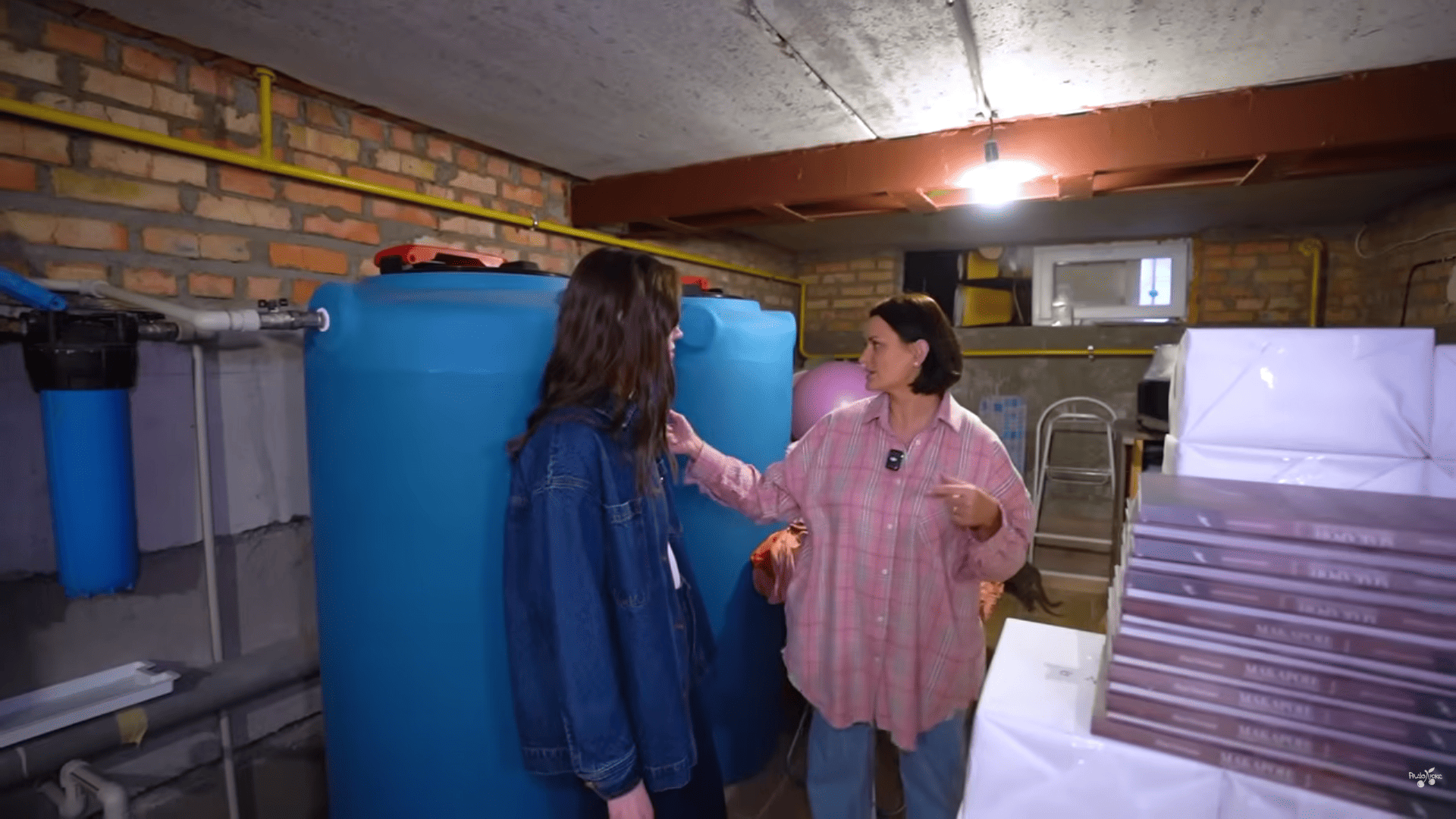 В підвалі у Глінської найцінніше: вода на два тижні і власні книжки