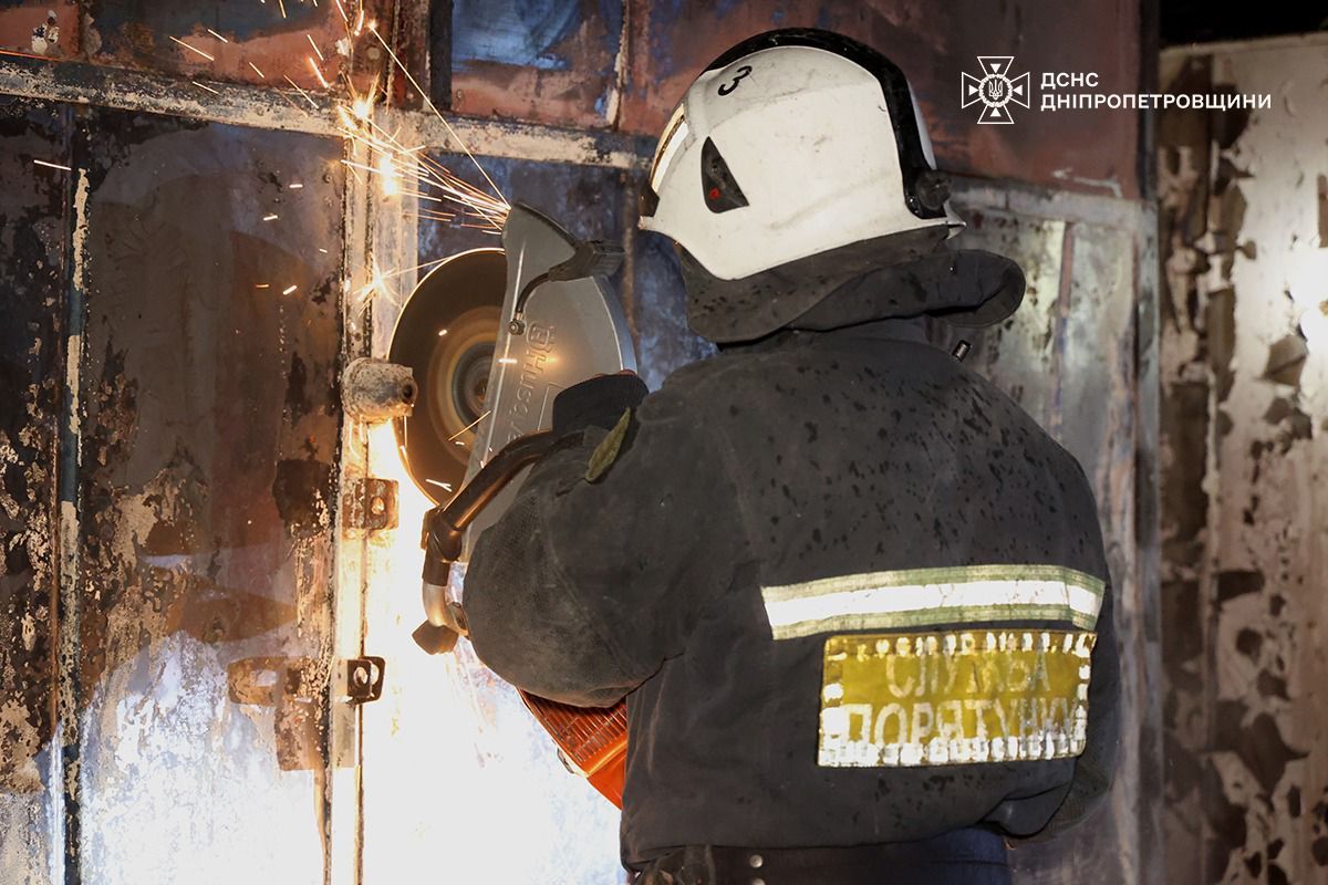 Обстрелы Днепропетровщины: в Кривом Роге произошли пожары и отключение света, есть пострадавшие 3