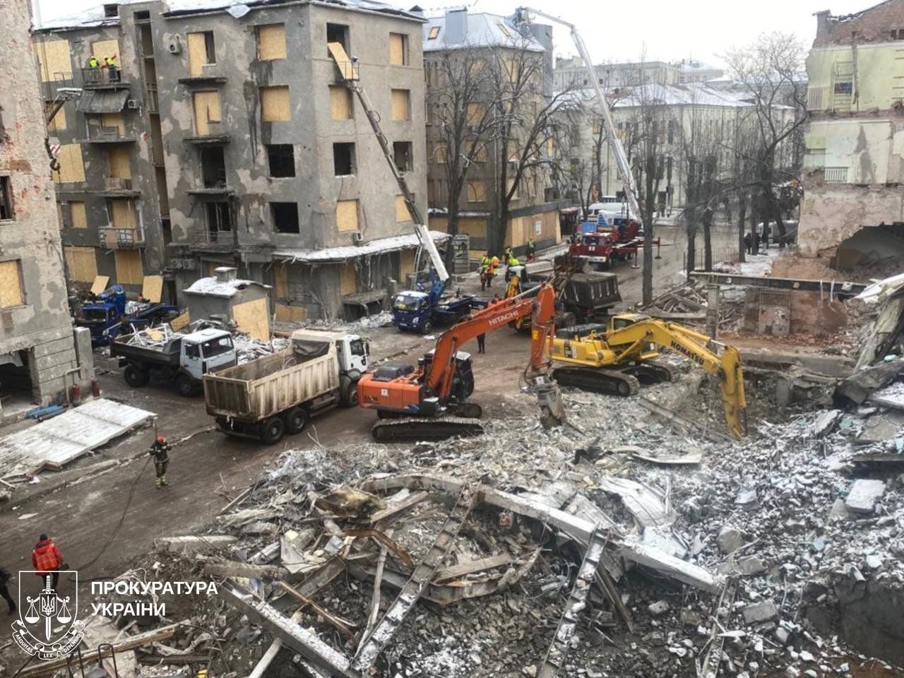 Место скорби и боли: в Харькове завершили спасательно-поисковые работы после удара РФ по дому, последствия - ужасные 2