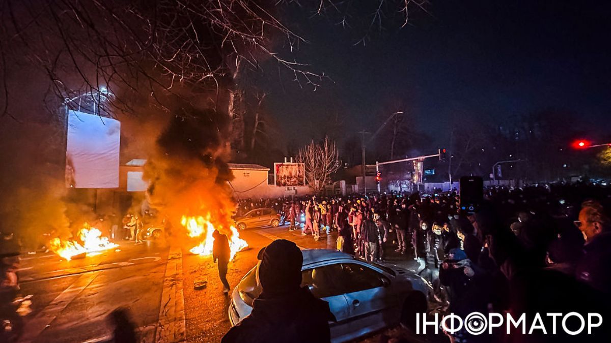 Масштабные протесты по всей стране: что сейчас происходит в Иране