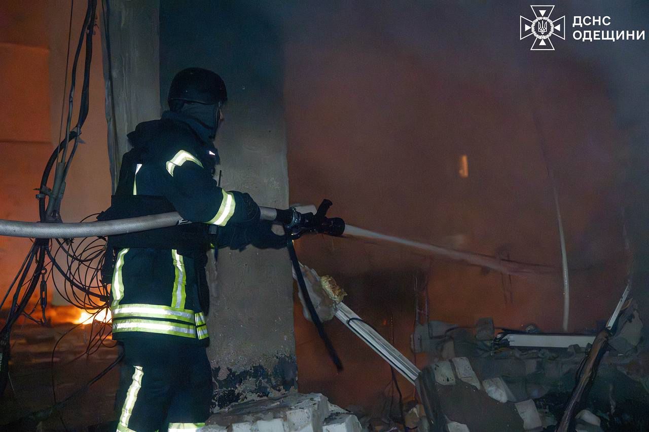 Дві хвилі ударів по центру Одеси: пошкоджені будинки, лікарня, дитсадок і школа 3