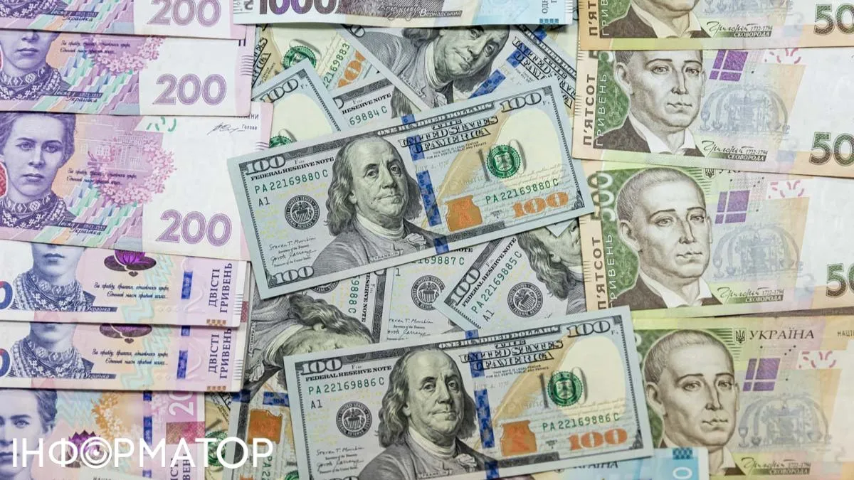 Гривня падає: банкір дав поради щодо купівлі валюти