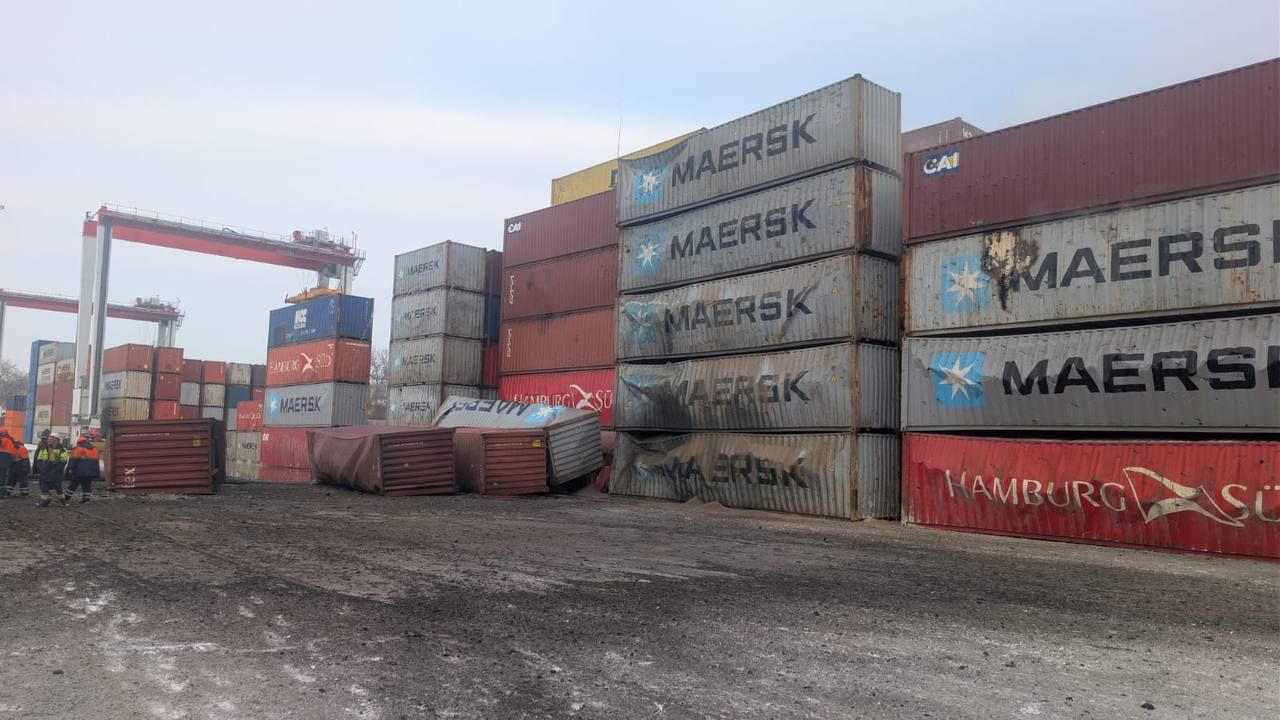 РФ атакувала балістикою порт у Чорноморську: є поранені та пошкодження суден 2