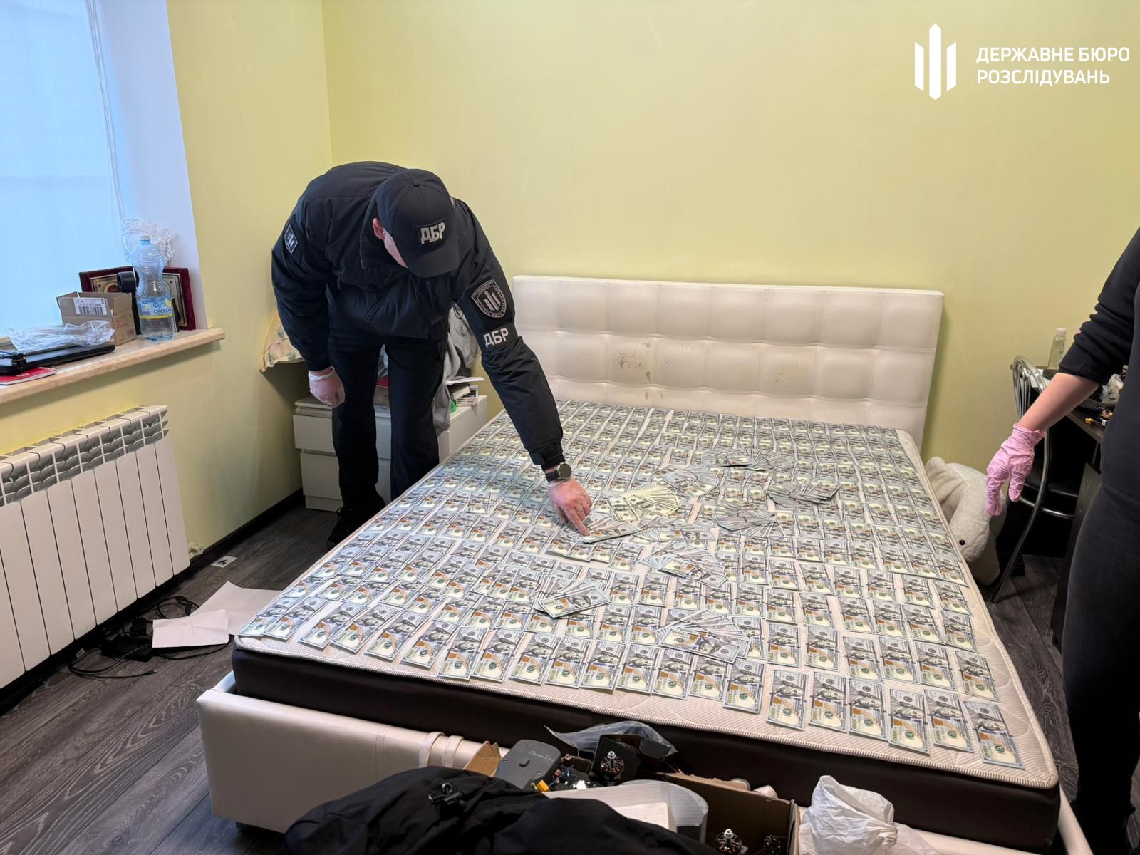 ДБР викрило військового на Донеччині, який продавав зброю: у нього знайшли понад 500 дронів 4