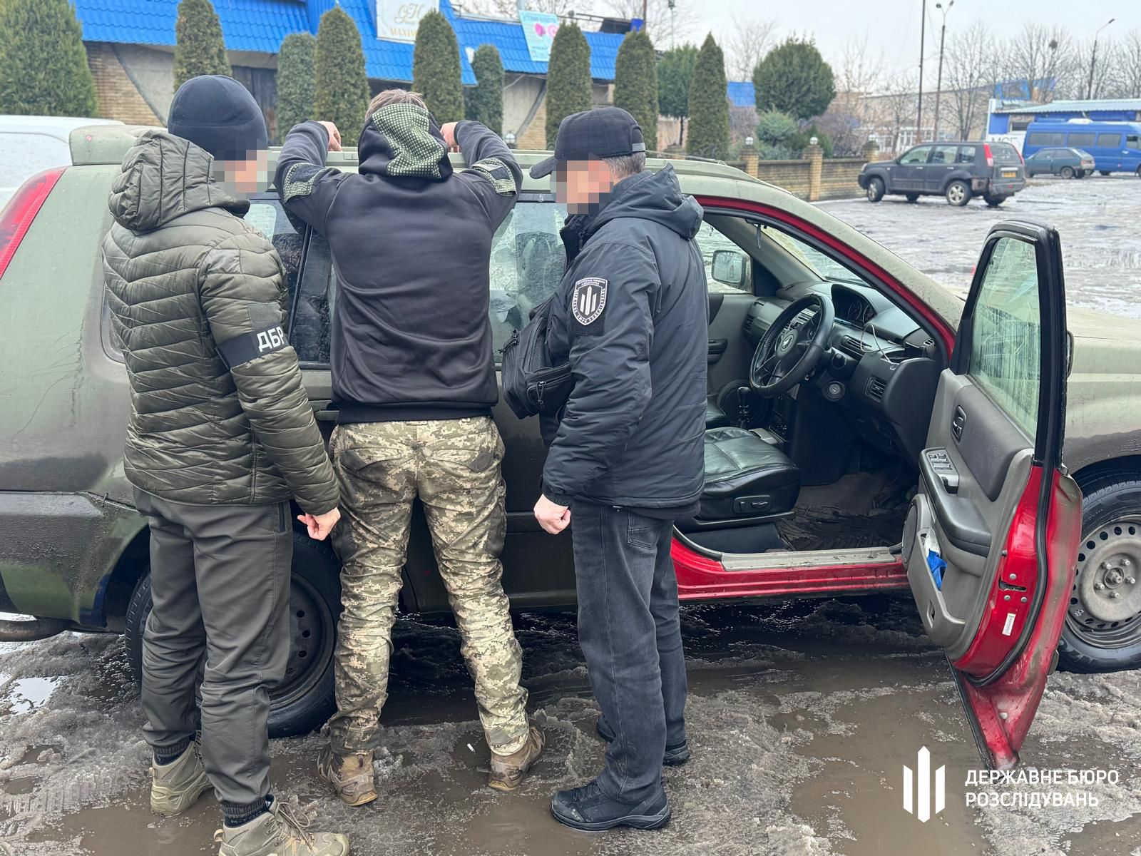 ДБР викрило військового на Донеччині, який продавав зброю: у нього знайшли понад 500 дронів 5