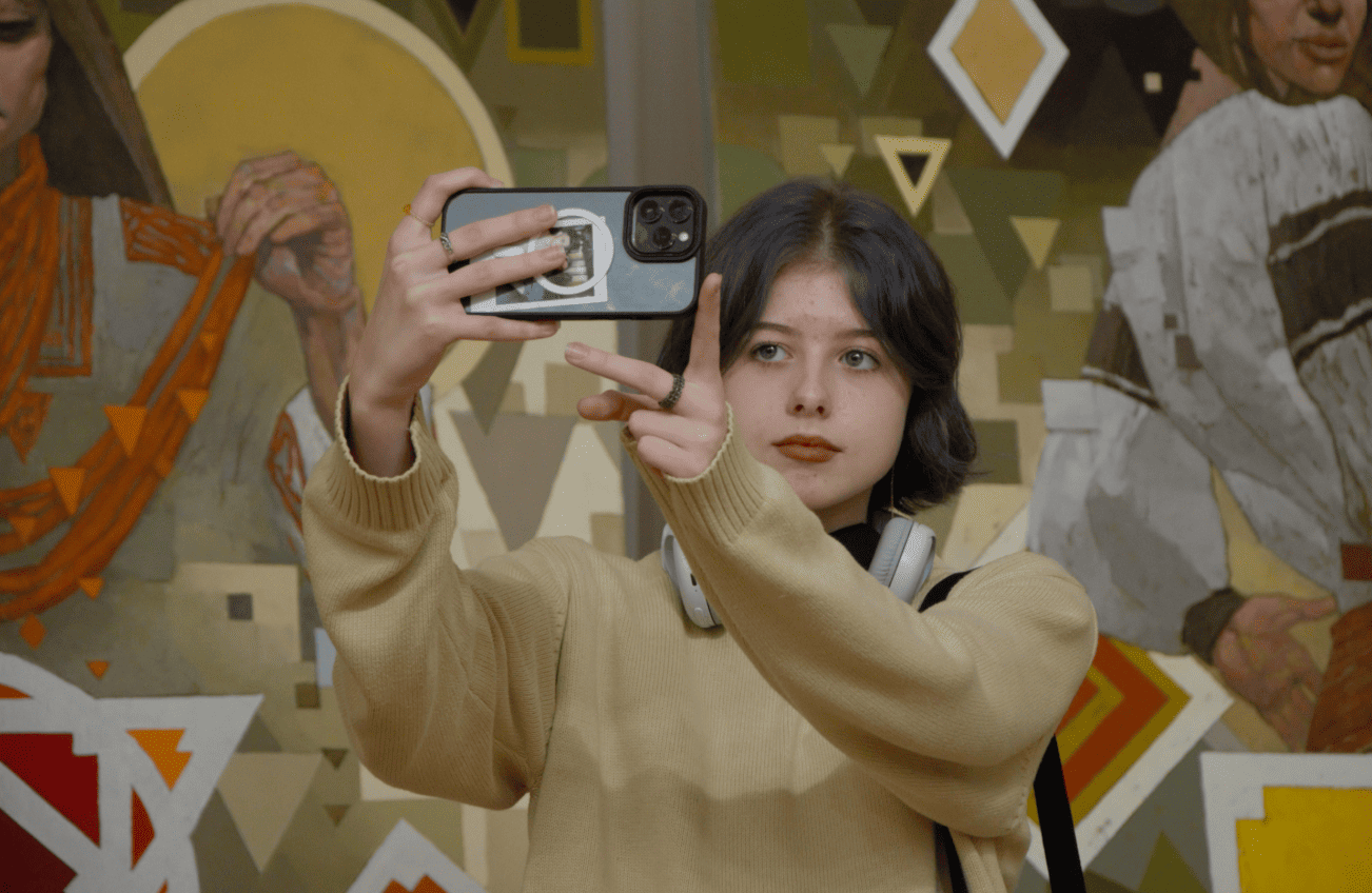 Какой сегодня, 21 января, праздник: Международный день объятий и музейного селфи 3