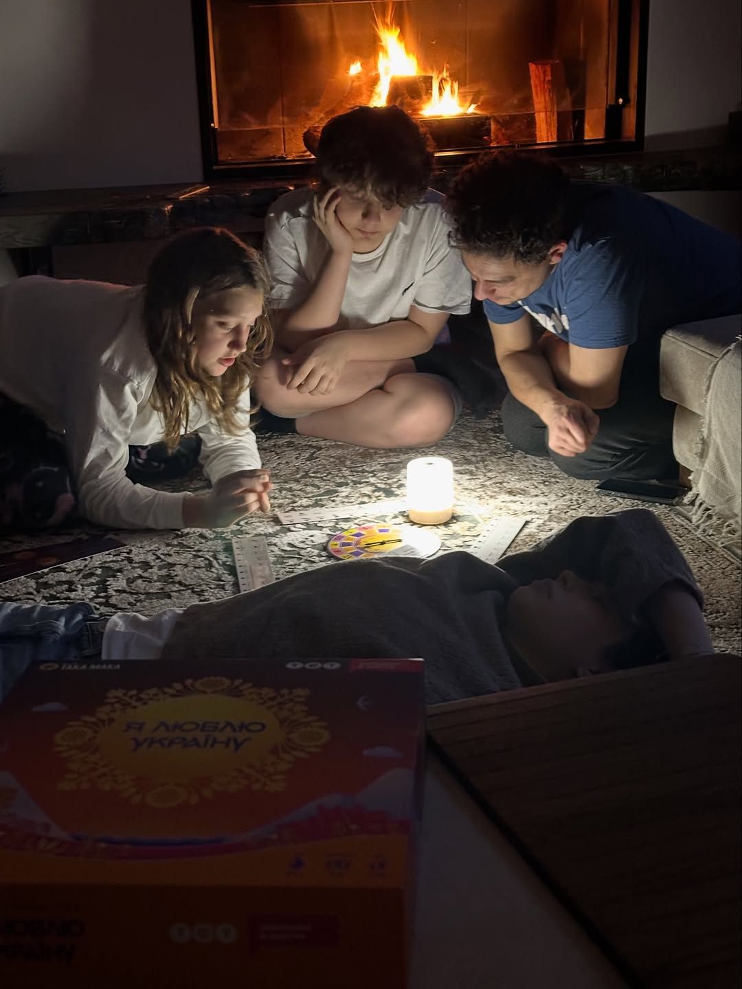 Синельников с семьей капсулируется в комнате