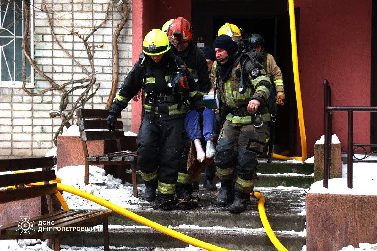 Росіяни вдарили по Дніпру: зруйновано багатоповерхівку, серед постраждалих - діти 2