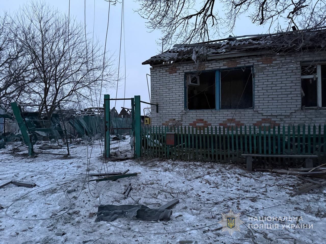 Зруйнований будинок хлопця