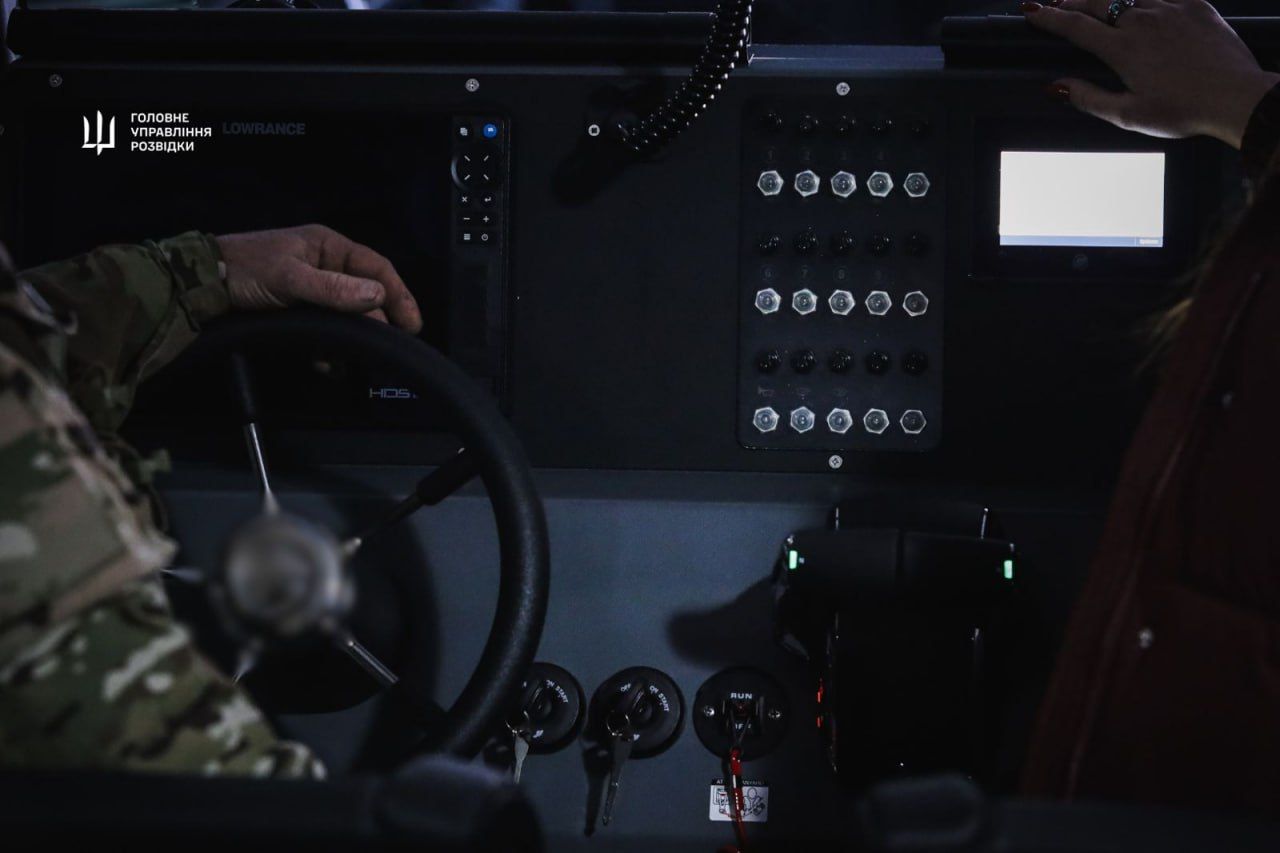 Катер имеет отличную маневренность