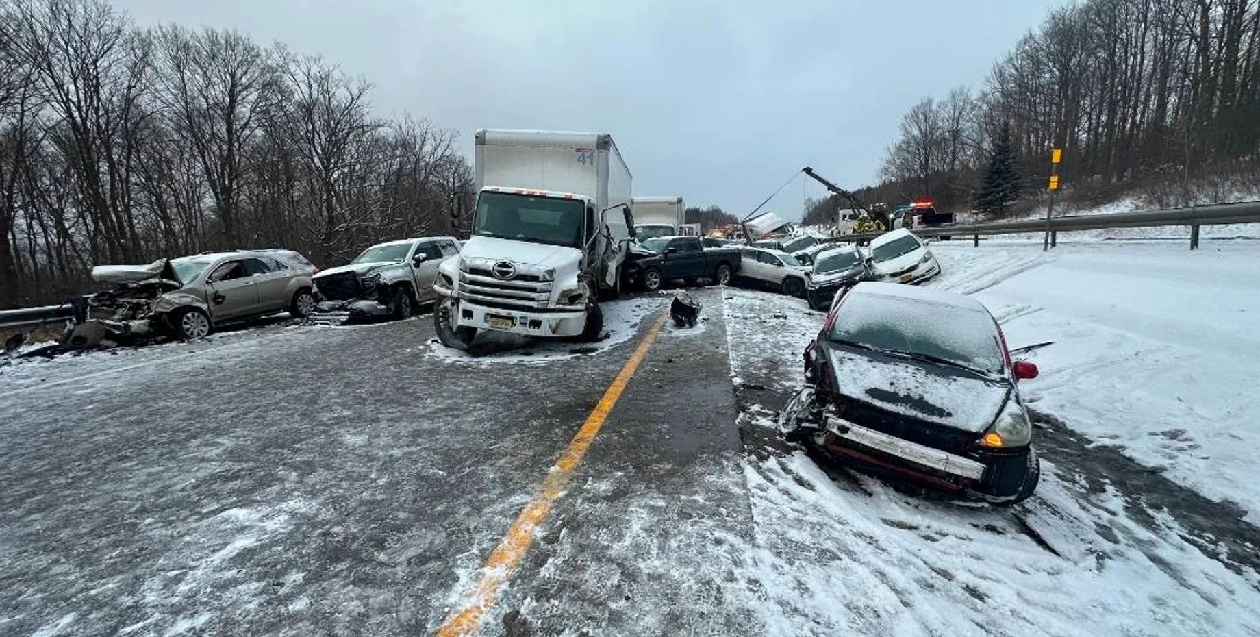 В США бурлит апокалиптический снежный шторм: непогода набирает обороты, угрожая миллионам людей 3